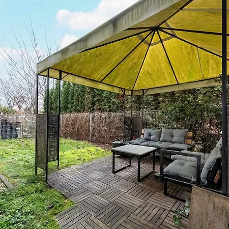 Cosy With Garden By Renters 아파트