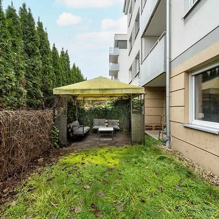 Cosy With Garden By Renters 아파트