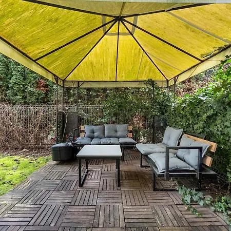 Cosy With Garden By Renters 아파트